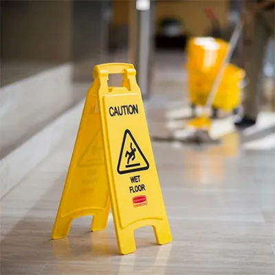 Biển báo sàn ướt chữ A Rubbermaid FG611277YEL (8)