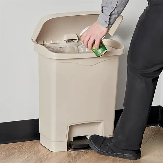 Thùng rác nhựa Rubbermaid 30L có chân đạp và trợ lực FG1883456 Rubbermaid (13)
